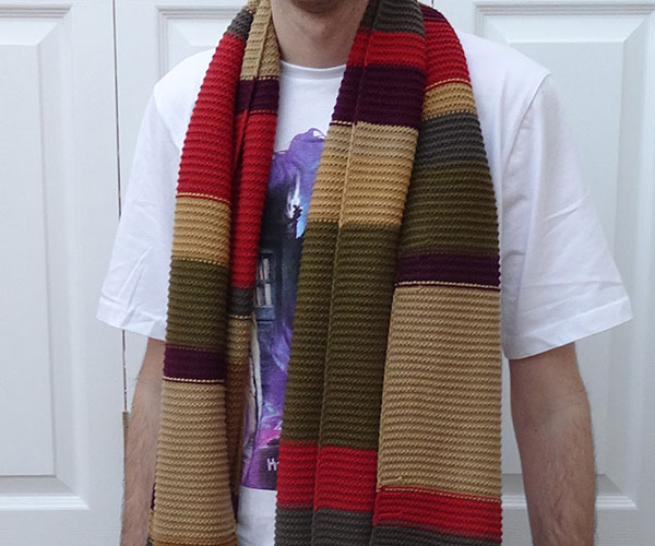 Review of the Lovarzi 4th Doctor Who Scarf – Merchandise Guide - The ...