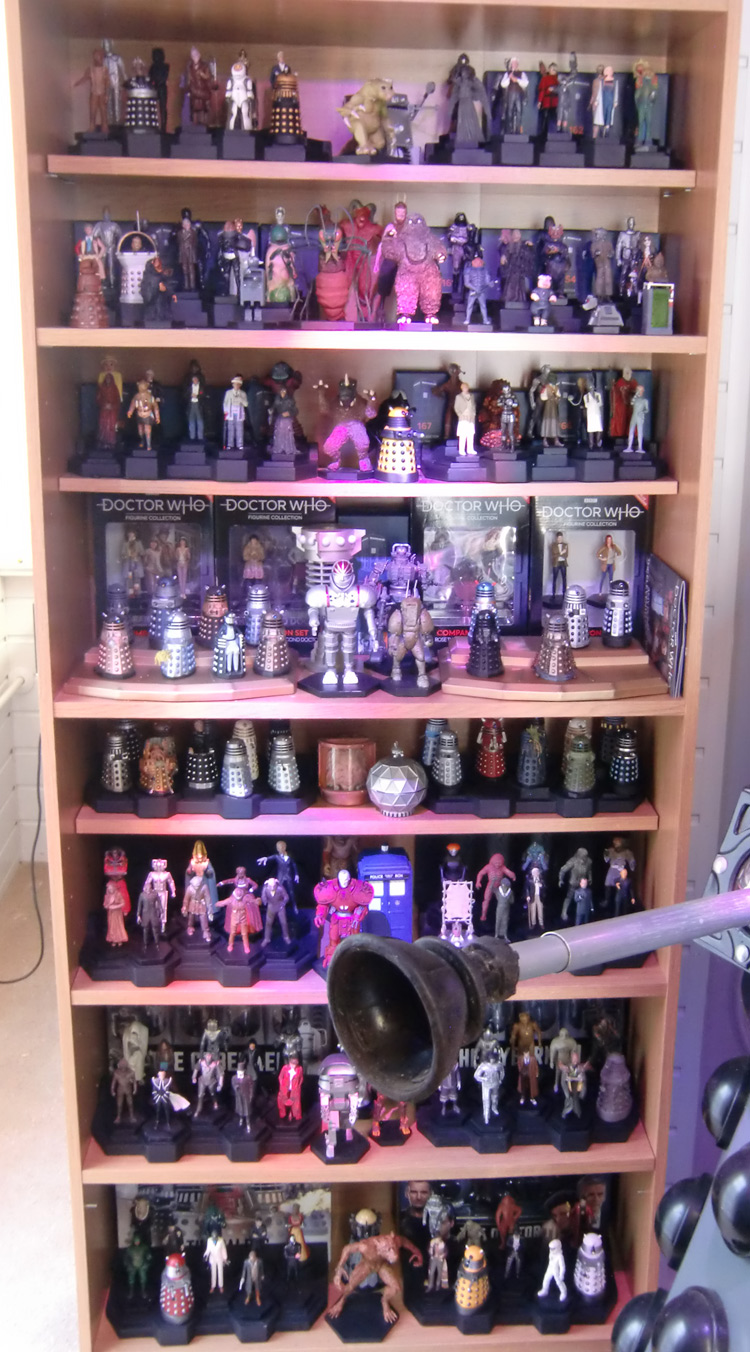Eaglemoss Doctor Who Figurine Collection Black Display Plinth Stand